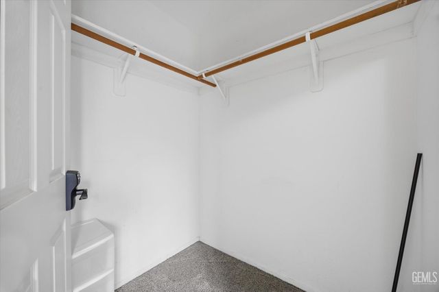 2914 Tar Springs Avenue, Bakersfield, CA 93313