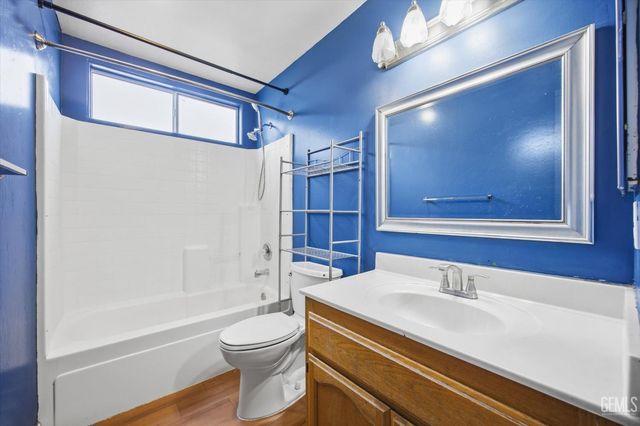 2914 Tar Springs Avenue, Bakersfield, CA 93313