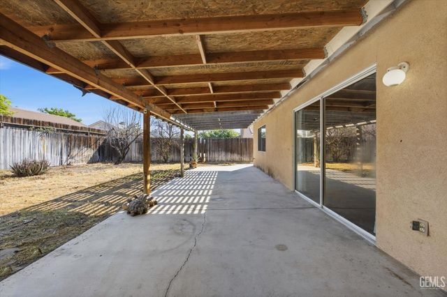 2914 Tar Springs Avenue, Bakersfield, CA 93313