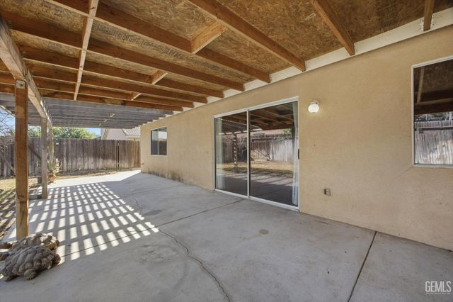 2914 Tar Springs Avenue, Bakersfield, CA 93313