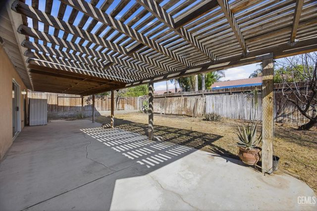 2914 Tar Springs Avenue, Bakersfield, CA 93313