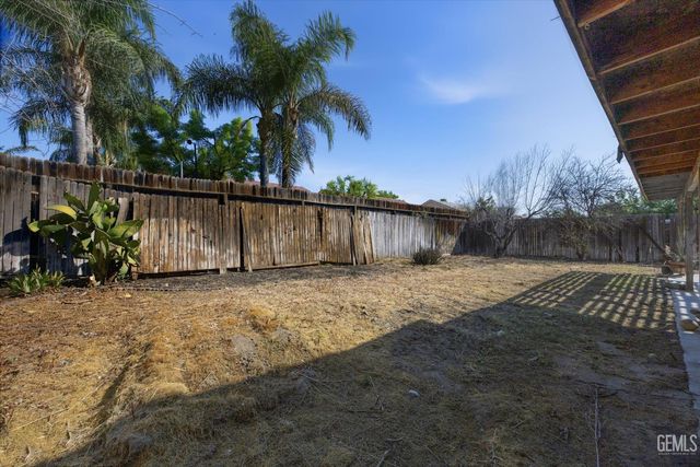 2914 Tar Springs Avenue, Bakersfield, CA 93313
