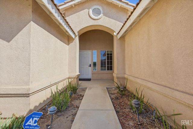 2914 Tar Springs Avenue, Bakersfield, CA 93313