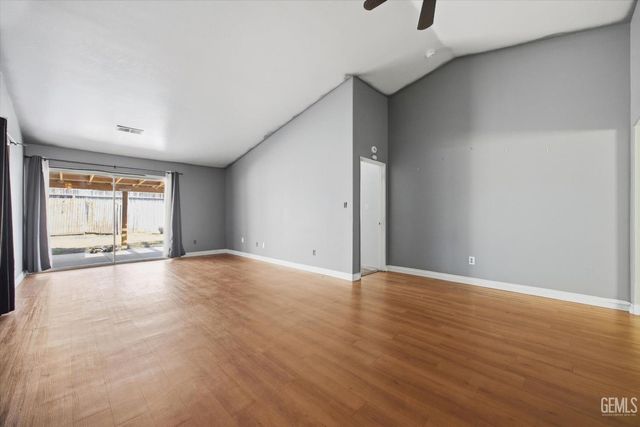 2914 Tar Springs Avenue, Bakersfield, CA 93313