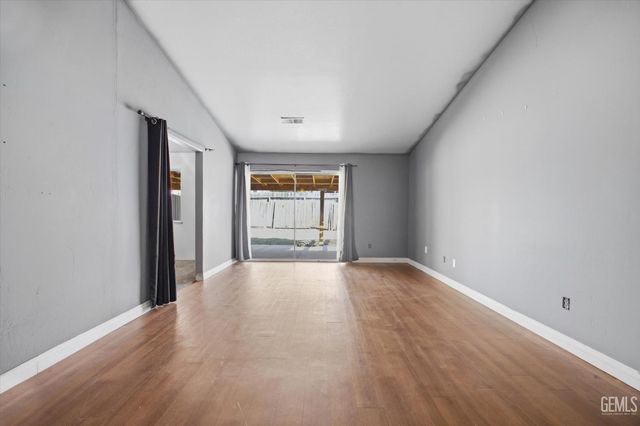 2914 Tar Springs Avenue, Bakersfield, CA 93313