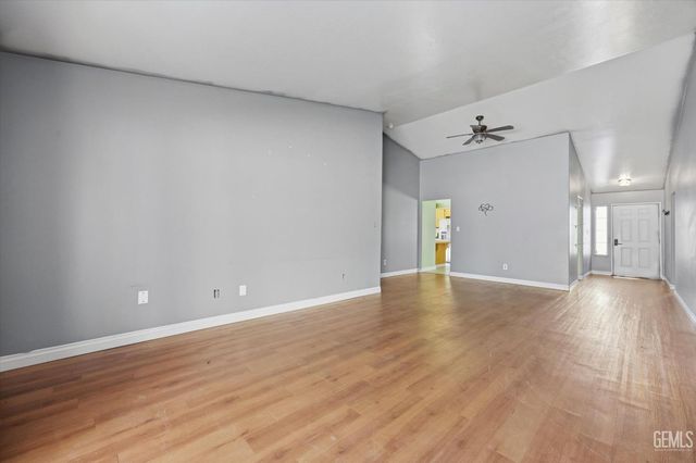 2914 Tar Springs Avenue, Bakersfield, CA 93313