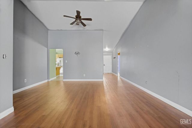 2914 Tar Springs Avenue, Bakersfield, CA 93313