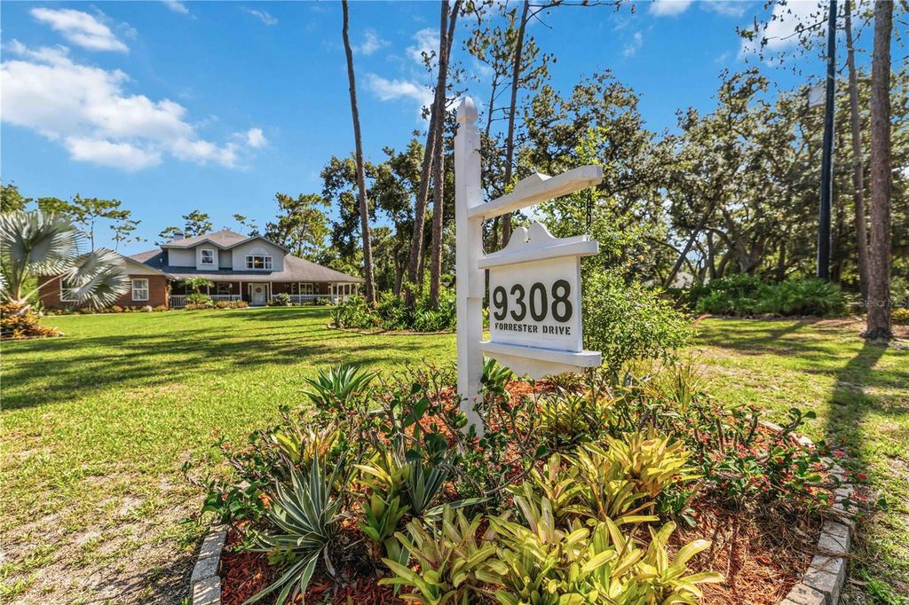Image 2 of property listing at 9308 65TH AVENUE E, Bradenton, FL 34202