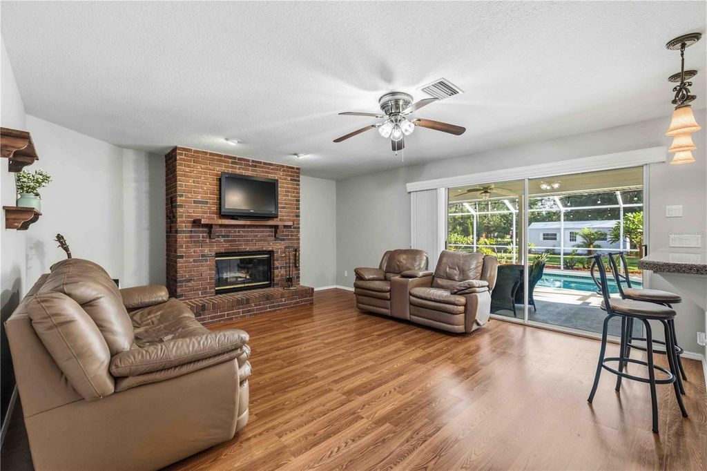 Image 13 of property listing at 9308 65TH AVENUE E, Bradenton, FL 34202