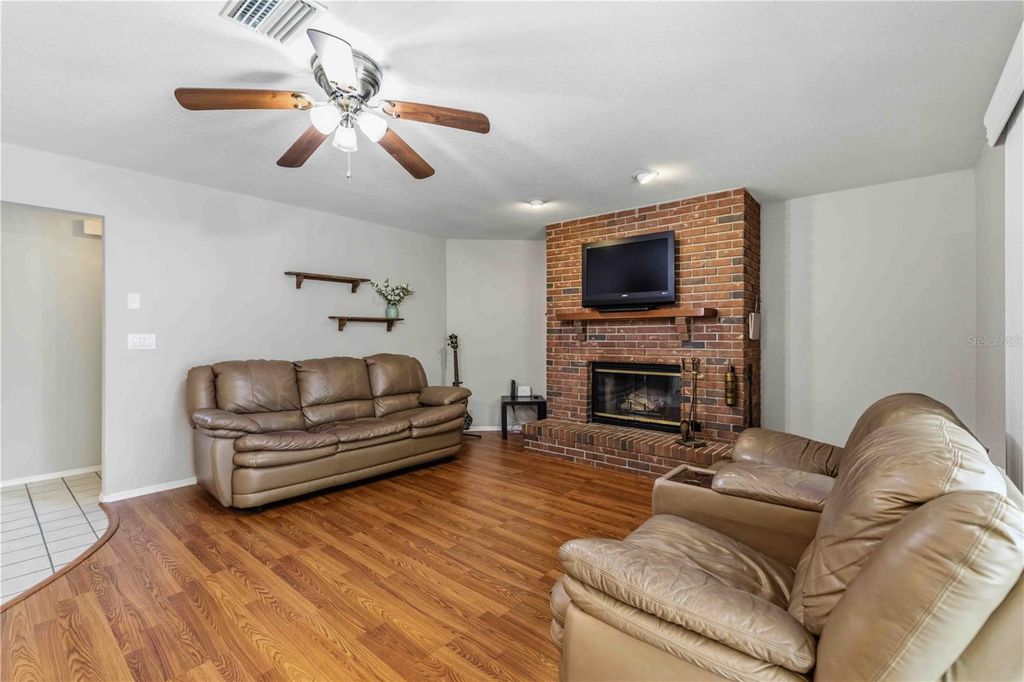 Image 14 of property listing at 9308 65TH AVENUE E, Bradenton, FL 34202