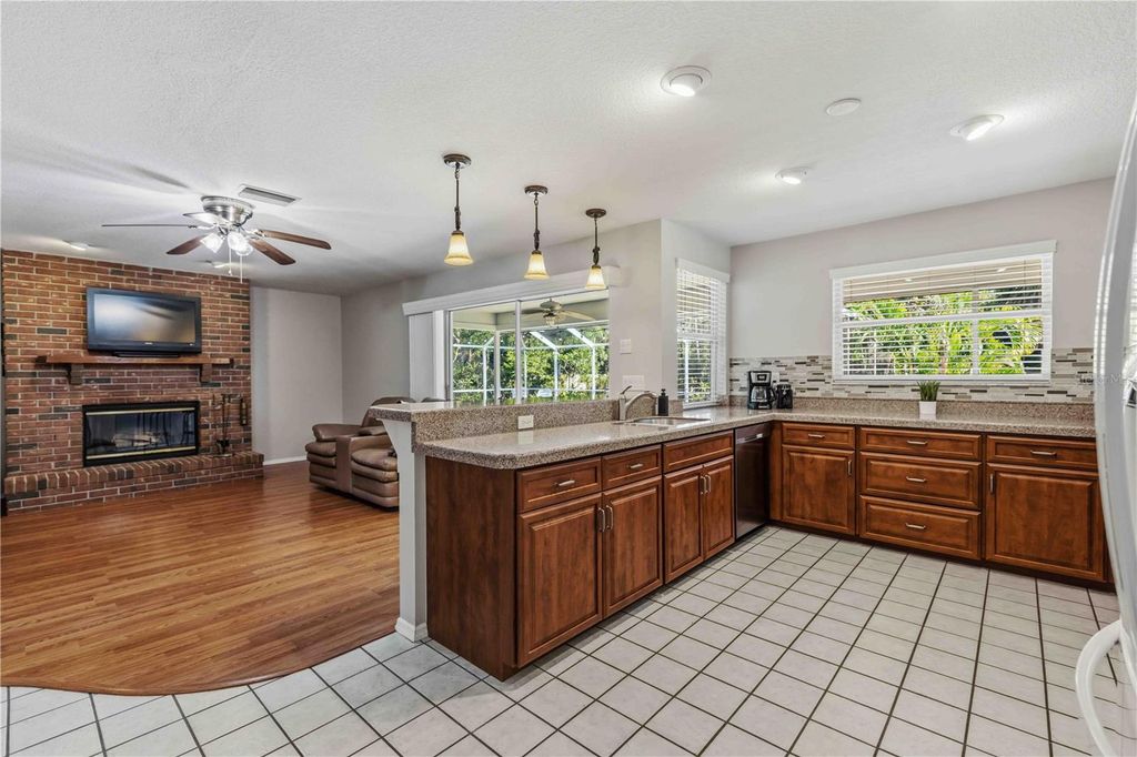 Image 18 of property listing at 9308 65TH AVENUE E, Bradenton, FL 34202