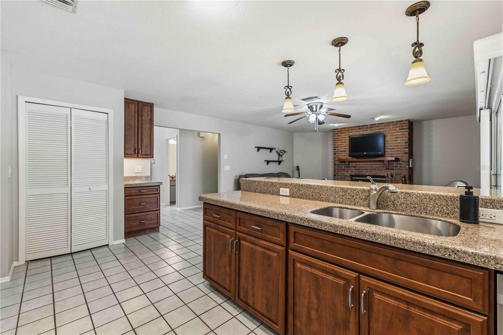 Image 20 of property listing at 9308 65TH AVENUE E, Bradenton, FL 34202