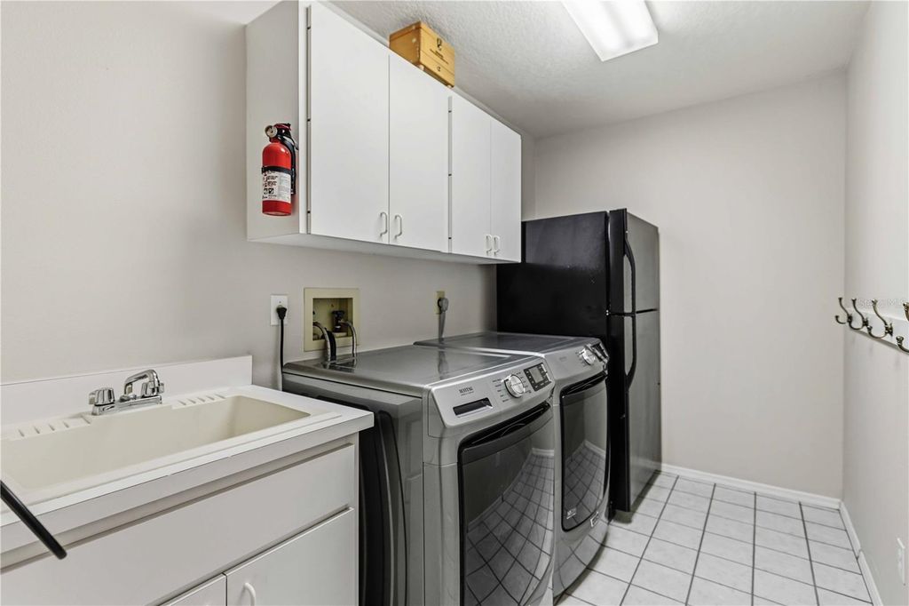 Image 22 of property listing at 9308 65TH AVENUE E, Bradenton, FL 34202