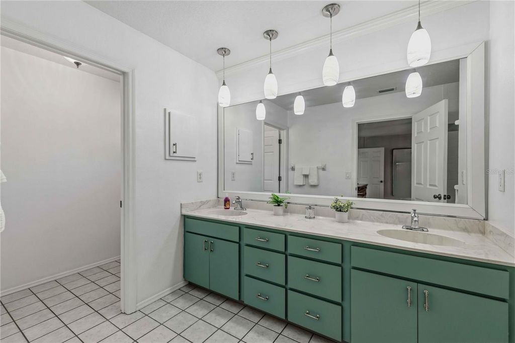 Image 26 of property listing at 9308 65TH AVENUE E, Bradenton, FL 34202