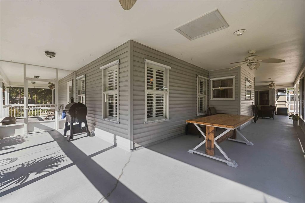 Image 40 of property listing at 9308 65TH AVENUE E, Bradenton, FL 34202