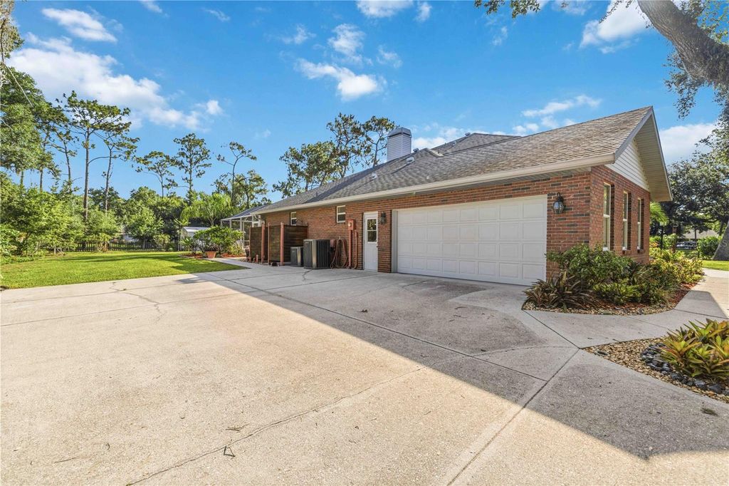 Image 44 of property listing at 9308 65TH AVENUE E, Bradenton, FL 34202