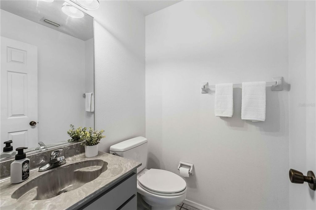 Image 7 of property listing at 9308 65TH AVENUE E, Bradenton, FL 34202