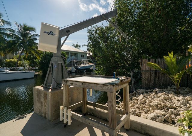 240 Mohawk St, Islamorada, FL 33070