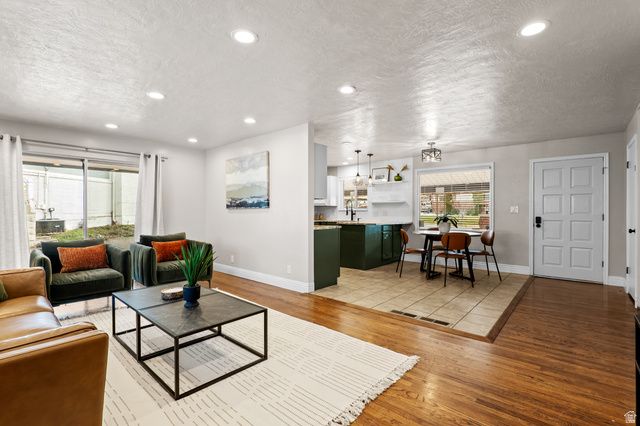 1528 E SUNVIEW DR, Ogden, UT 84404