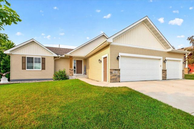 1226 Olivia Street SE, New Prague, MN 56071