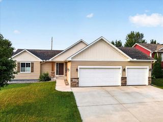 1226 Olivia Street SE, New Prague, MN 56071