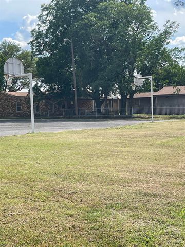 309 W 6TH STREET, Burkburnett, TX 76354