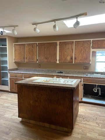 309 W 6TH STREET, Burkburnett, TX 76354