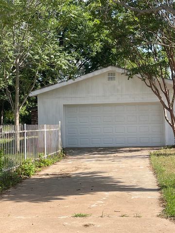 309 W 6TH STREET, Burkburnett, TX 76354