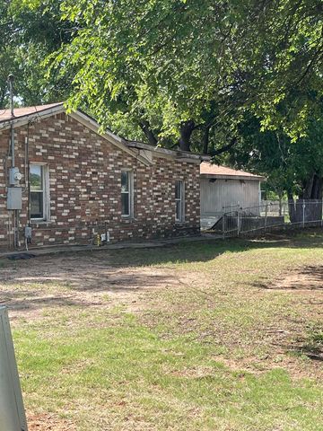 309 W 6TH STREET, Burkburnett, TX 76354