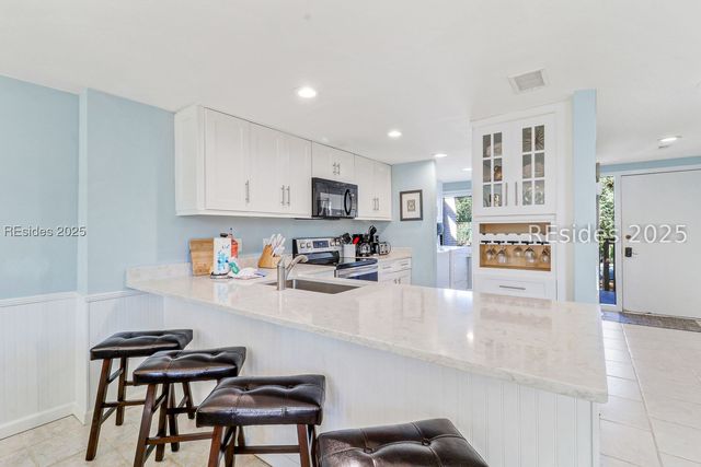 21 S Forest Beach Dr Apt 221, Hilton Head Island, SC 29928