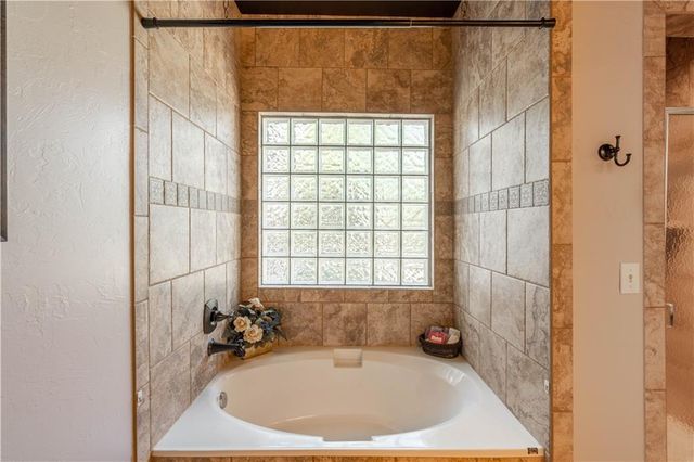 4907 Big Horn Cove, Guthrie, OK 73044