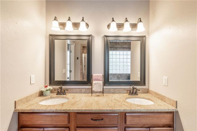 4907 Big Horn Cove, Guthrie, OK 73044