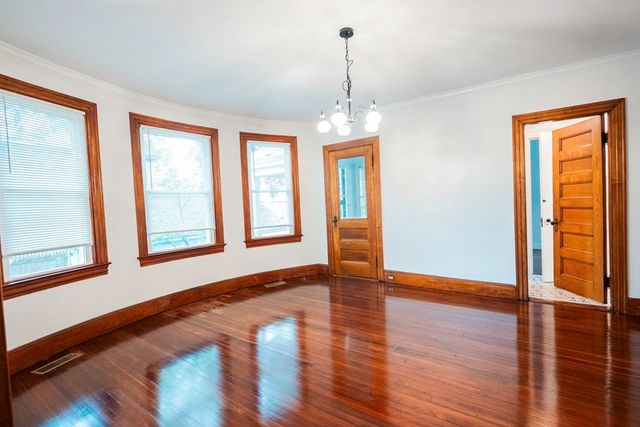 18 N Prospect St, Amherst, MA 01002