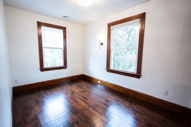 18 N Prospect St, Amherst, MA 01002