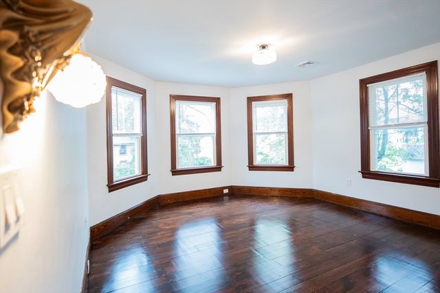 18 N Prospect St, Amherst, MA 01002