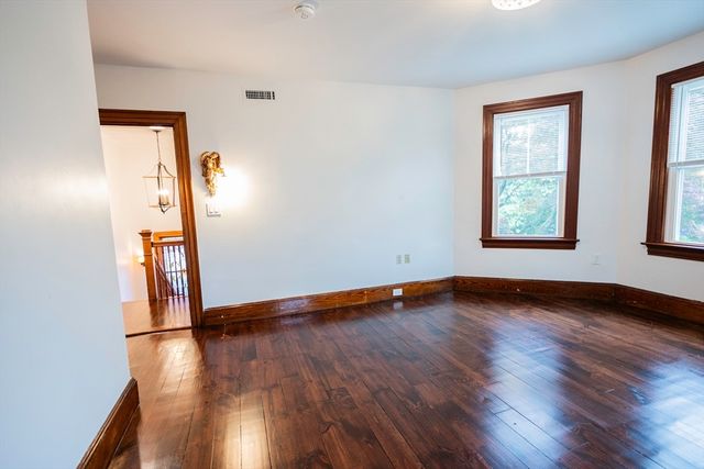 18 N Prospect St, Amherst, MA 01002