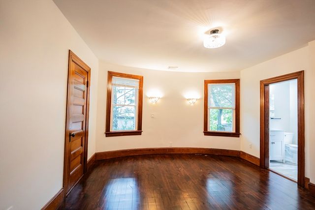 18 N Prospect St, Amherst, MA 01002