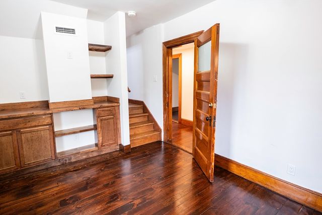 18 N Prospect St, Amherst, MA 01002