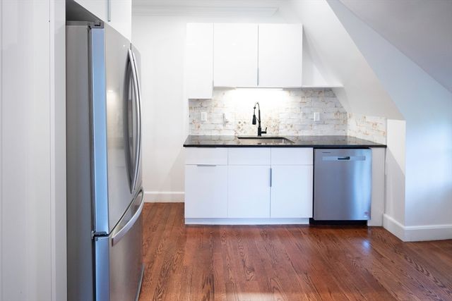 18 N Prospect St, Amherst, MA 01002