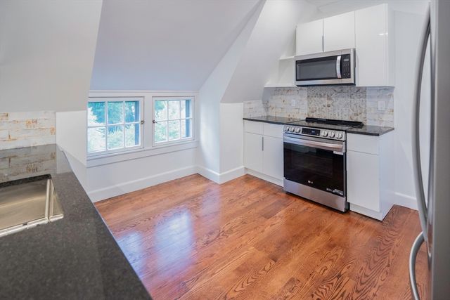 18 N Prospect St, Amherst, MA 01002