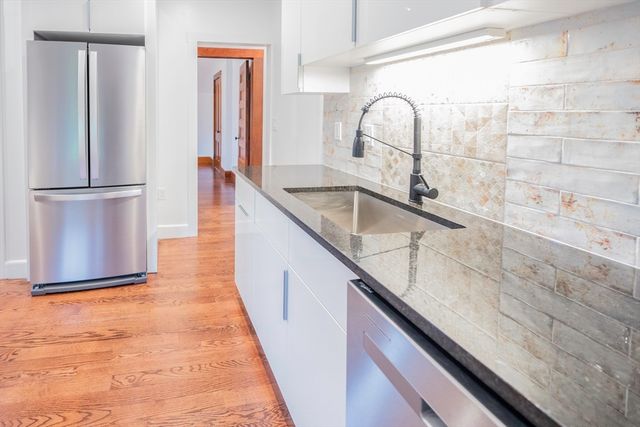 18 N Prospect St, Amherst, MA 01002