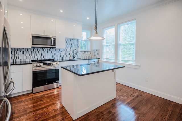 18 N Prospect St, Amherst, MA 01002