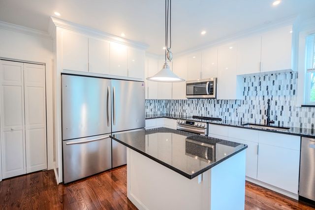 18 N Prospect St, Amherst, MA 01002