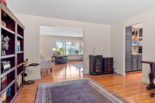 33 Taft Rd, Sterling, MA 01564