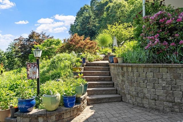 33 Taft Rd, Sterling, MA 01564