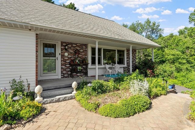 33 Taft Rd, Sterling, MA 01564