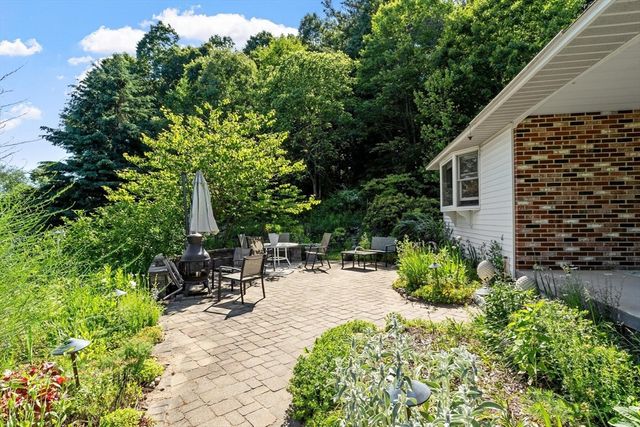 33 Taft Rd, Sterling, MA 01564