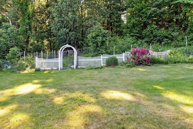 33 Taft Rd, Sterling, MA 01564