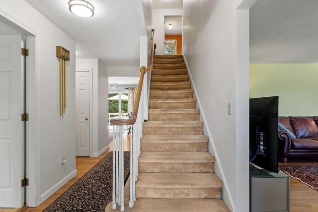 33 Taft Rd, Sterling, MA 01564