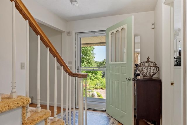 33 Taft Rd, Sterling, MA 01564